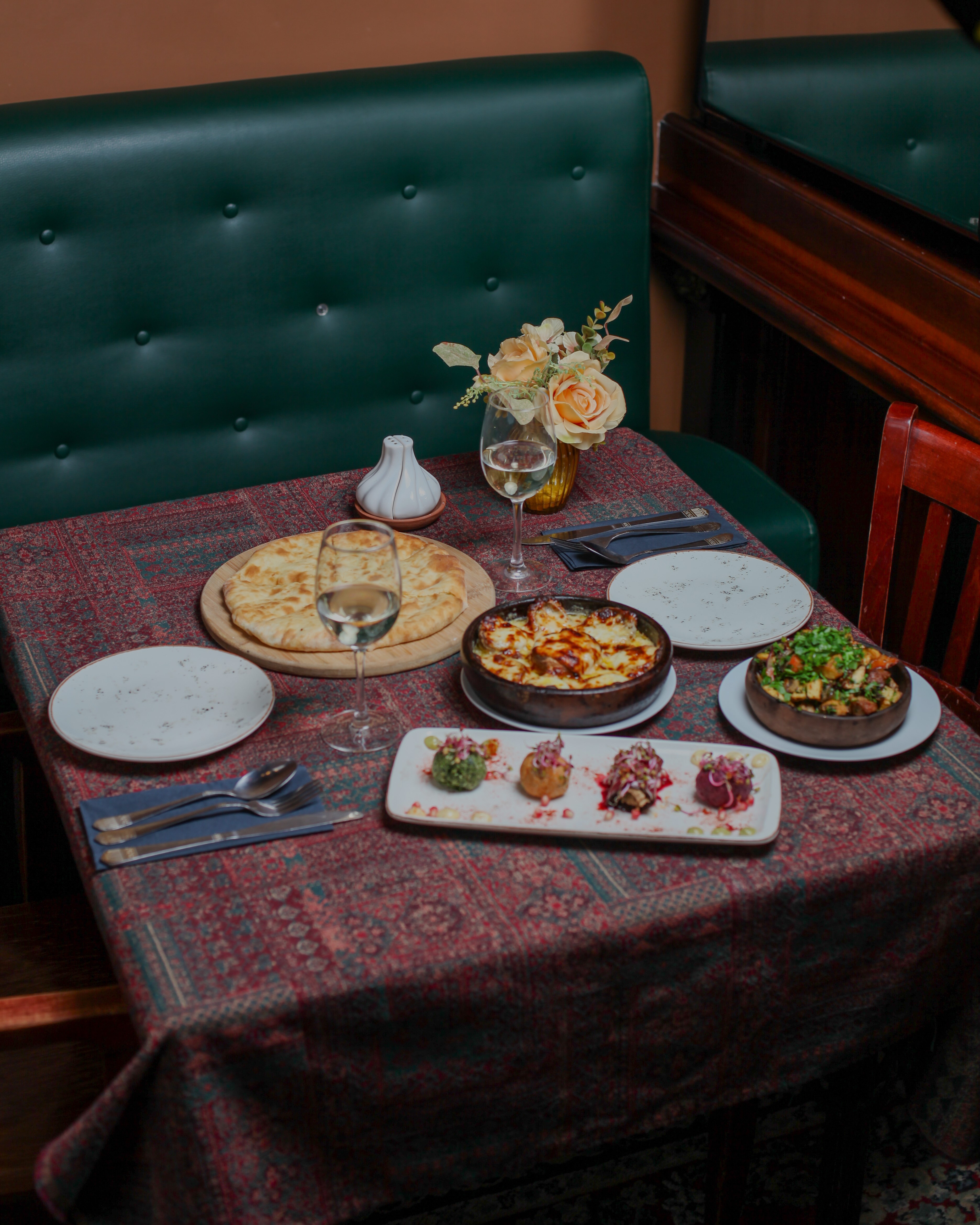 Chef preparing khinkali